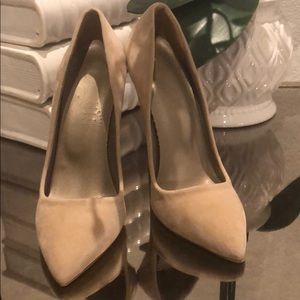 Stunning taupe suede pointed toe heel size 6